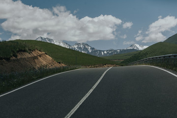 Naklejka premium road in the mountains