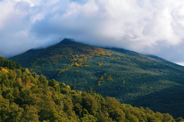 Fototapeta na wymiar Grandes nubes del Montseny