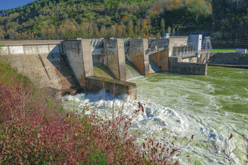 Barrage au fil de la rivière Ain © passimage