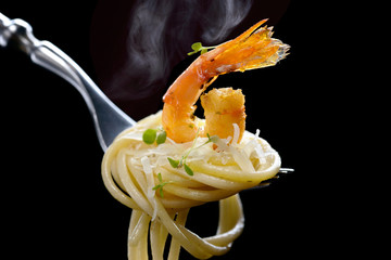 Shrimp spaghetti on fork