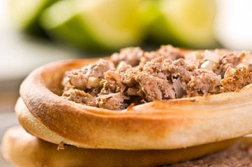 esfiha aberta de carne