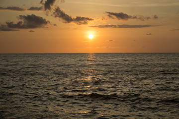 Atardecer en el mar de Mazatlan cielo despejado