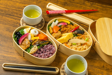 お弁当　Japanese style famous lunch box (bento)