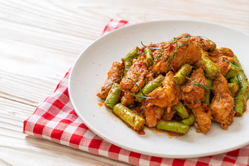 Stir fried pork and red curry paste with sting bean