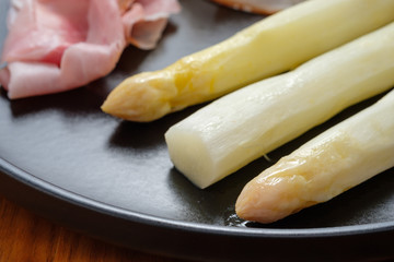 Nahaufnahme Spargel weiß