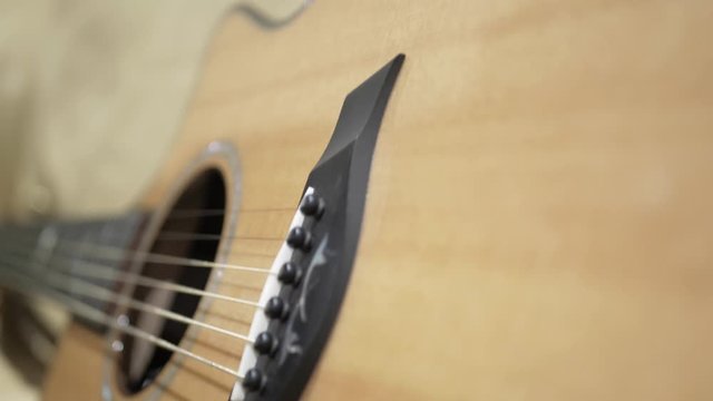 Another Guitar strings close up, music instrument, acoustic guitar for recording song / toma cercana delas cuerdas de la guitarra, guitarra acustica para grabaci&oacute;n de una canci&oacute;n musical, m&uacute;sica.