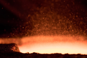 Fototapeta premium Wytop miedzi w zakładzie metalurgicznym