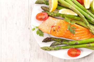 grilled salmon fillet with asparagus
