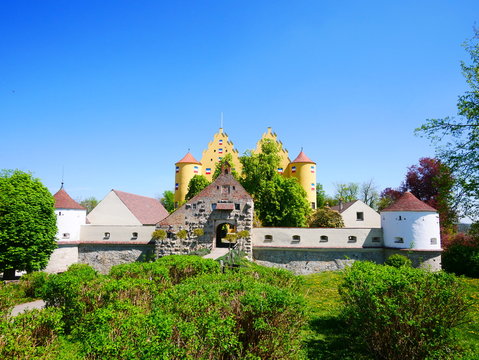 Erbach an der Donau, Deutschland: Das Erbacher Schloss im April