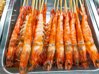 Sea prawns on skewers for frying on the grill.