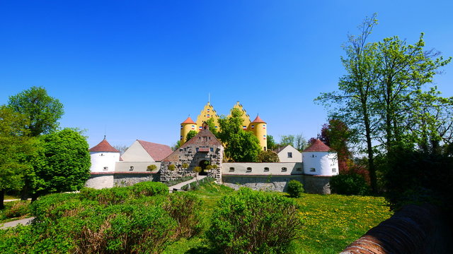 Erbach an der Donau, Deutschland: Das Schloss in Erbach steht erh&ouml;ht auf einem H&uuml;gel