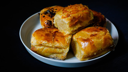 Packed banana bolen and plates.
