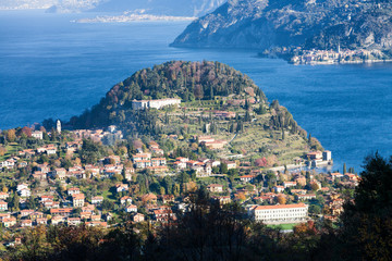 Veduta di Bellagio tra i due rami del lago di Como