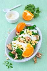 Nuss- Grünkohl- Salat mit Ei