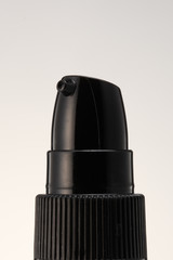 Close-up of the head of the black pump container.