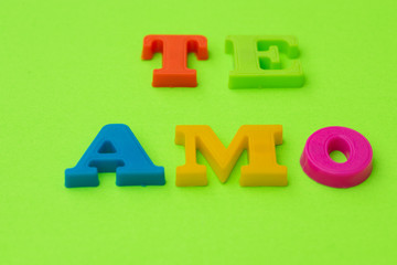 Te amo isolated against colorful background