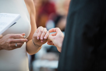 Obraz premium Wedding ring exchange