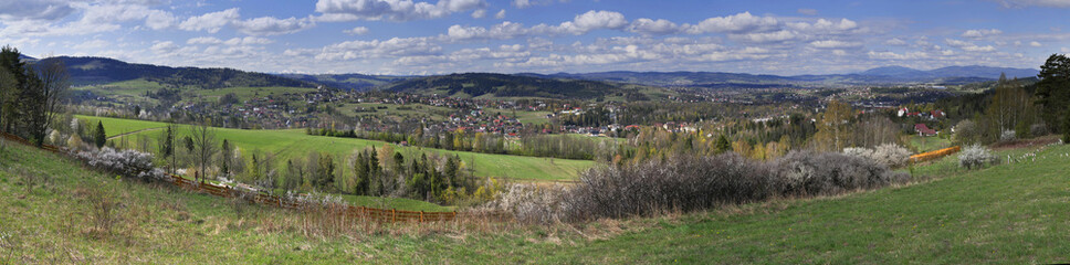 Fototapeta na wymiar Panorama Rabka Zdrój - widok na miasto z góry Grzebień