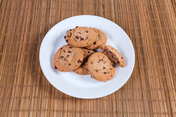Chocolate chip cookies with nut cream filling on the dish