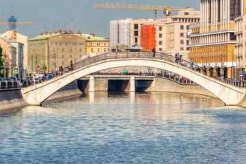 Naklejka premium Moscow, Russia. Sadovnichesky bridge over the Moscow river Bypass canal in Moscow in the spring on a Sunny morning