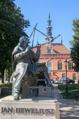GDANSK, POLEN - 2016 SEPTEMBER 16. Sculpture of Jan Heweliusz observing with a quadrant and...