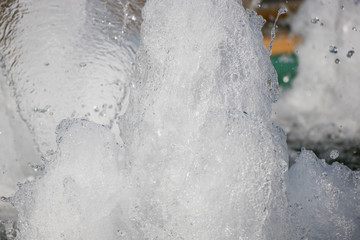 高速シャッターで撮った噴水の水模様