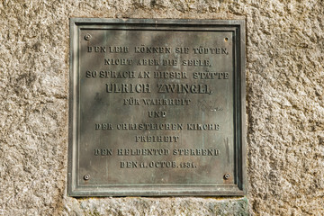 Zwinglizitat auf dem auf dem Gedenkstein für die Kappelerkriege, Kappel am Albis, Schweiz