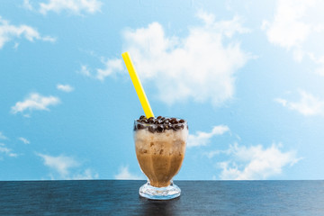 タピオカミルクティー　Milk tea with black tapioca bubble