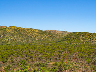 Naklejka premium View from one Mountain onto another