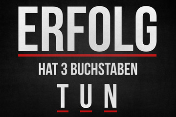 Fototapeta premium Erfolg hat drei Buchstaben - Tun