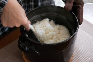 炊きたてのごはん　土鍋で炊く白米