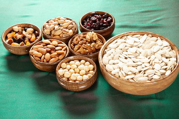 mixed nuts and dried fruits