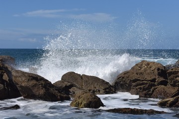 sea breaking on the rocks