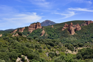 Fototapeta na wymiar clay mountains protruding from the foliage