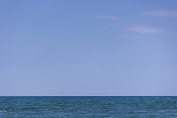 海と水平線　晴れの日に