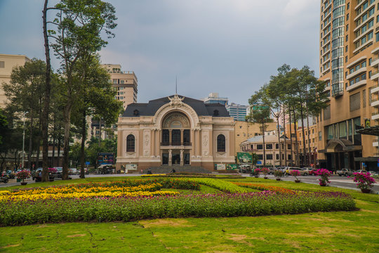 Large view of Saigon Opera House and metro station entrance in the finishing phase. This is metro line 1: Ben Thanh - Suoi Tien.