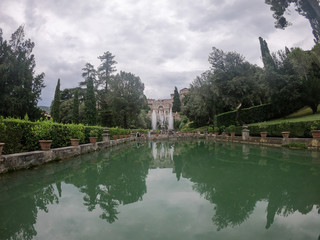 Fototapeta premium lake near a palace with a reflection