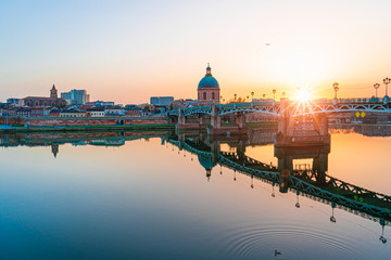 Naklejka premium Garonne river and Dome de la Grave in Toulouse, France