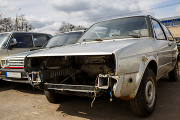 Obraz na płótnie Canvas old car, rusty broken body, abandoned parking