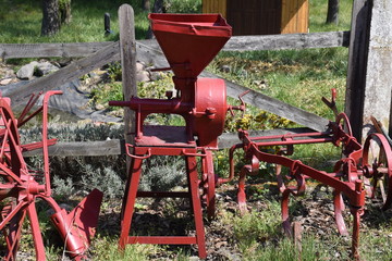 Maszyna rolnicza do rozdrabniania ziarna   - obrazy, fototapety, plakaty