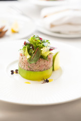 Freshly cooked tartare served with lime