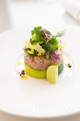 Freshly cooked tartare served with lime