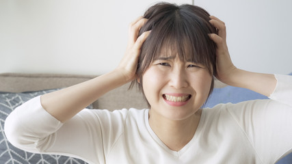 女性　ストレス　不安　考える