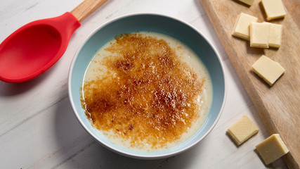 Crème brûlée with white chocolate