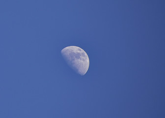 crescent moon over blue sky