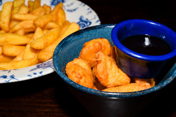 Cheese fries or cheesy chips