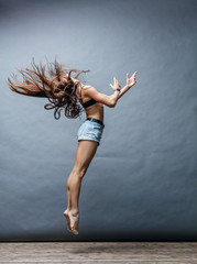 the modern ballet dancer dancing