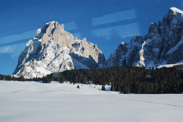 Górski krajobraz z okna autobusu