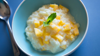 Milk rice with fresh fruit