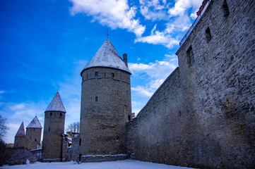 Fototapeta na wymiar City wall and towers of the old city in Tallinn